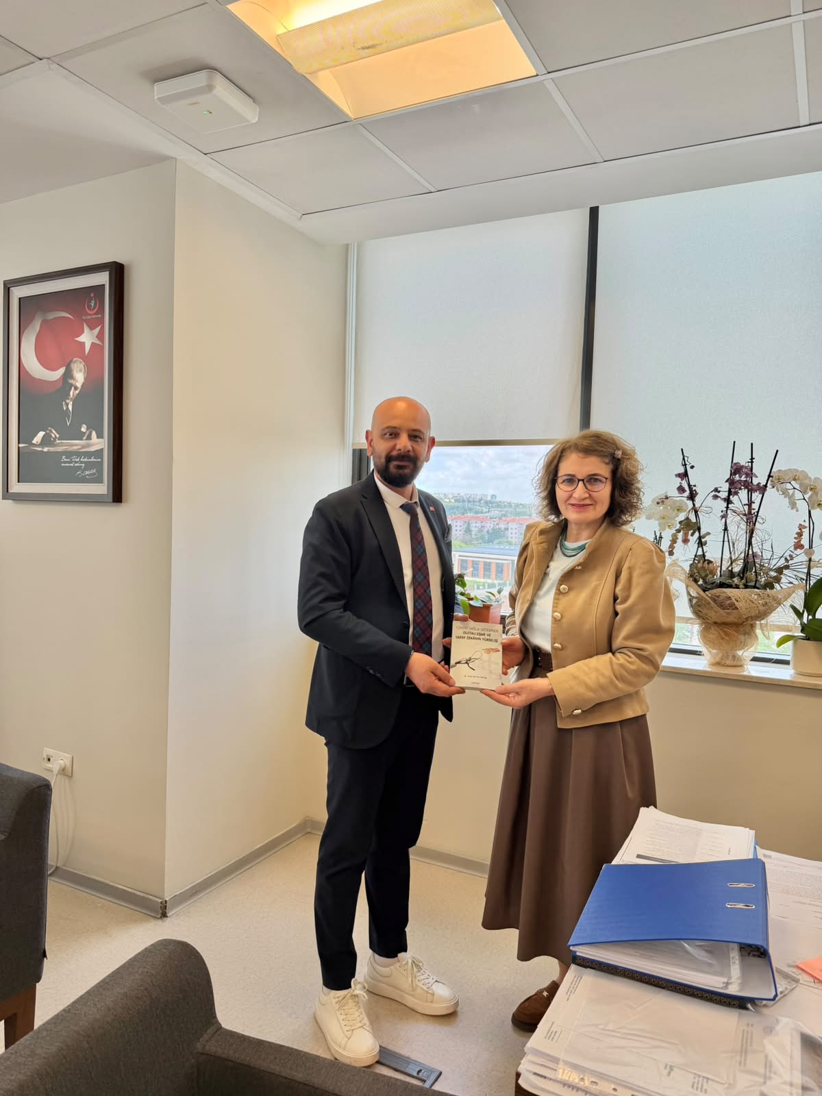 SAĞLIK MESLEKLERİ DAİRE BAŞKANI DOÇ. DR. GÜLSEN TOPAKTAŞ'A ZİYARET