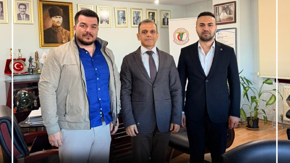GENÇ SAĞLIK SENDİKASI GENEL SEKRETERİ FURKAN ALİ ÇİFTÇİOĞLU VE GENEL BAŞKAN YARDIMCISI ARİF CAMGÖZ TÜRK TABİPLER BİRLİĞİ BAŞKANI PROF. DR. ALPAY AZAP'I MAKAMINDA ZİYARET ETTİ