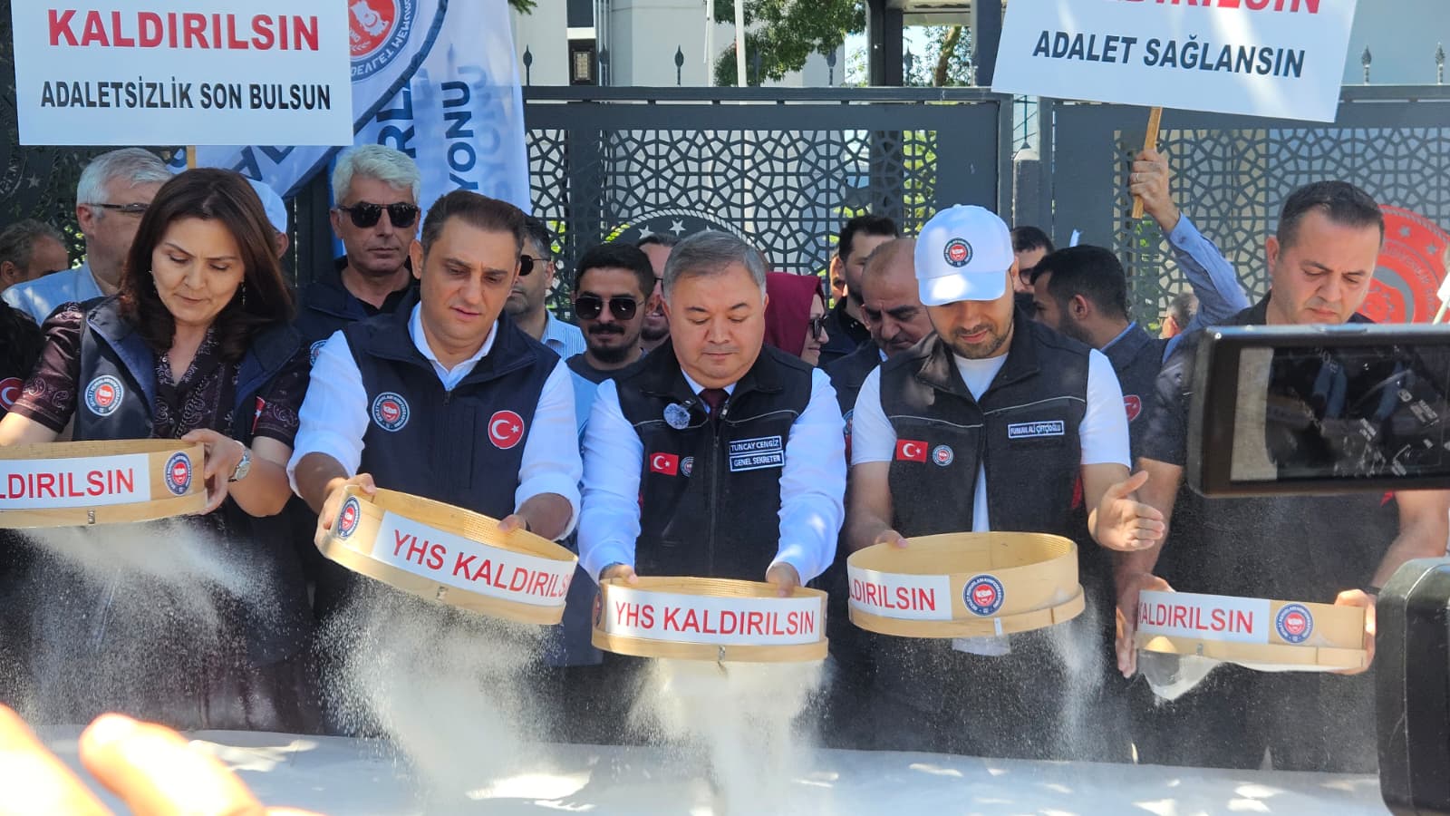 YARDIMCI HİZMETLER SINIFI GÖRMEZDEN GELİNEMEZ!